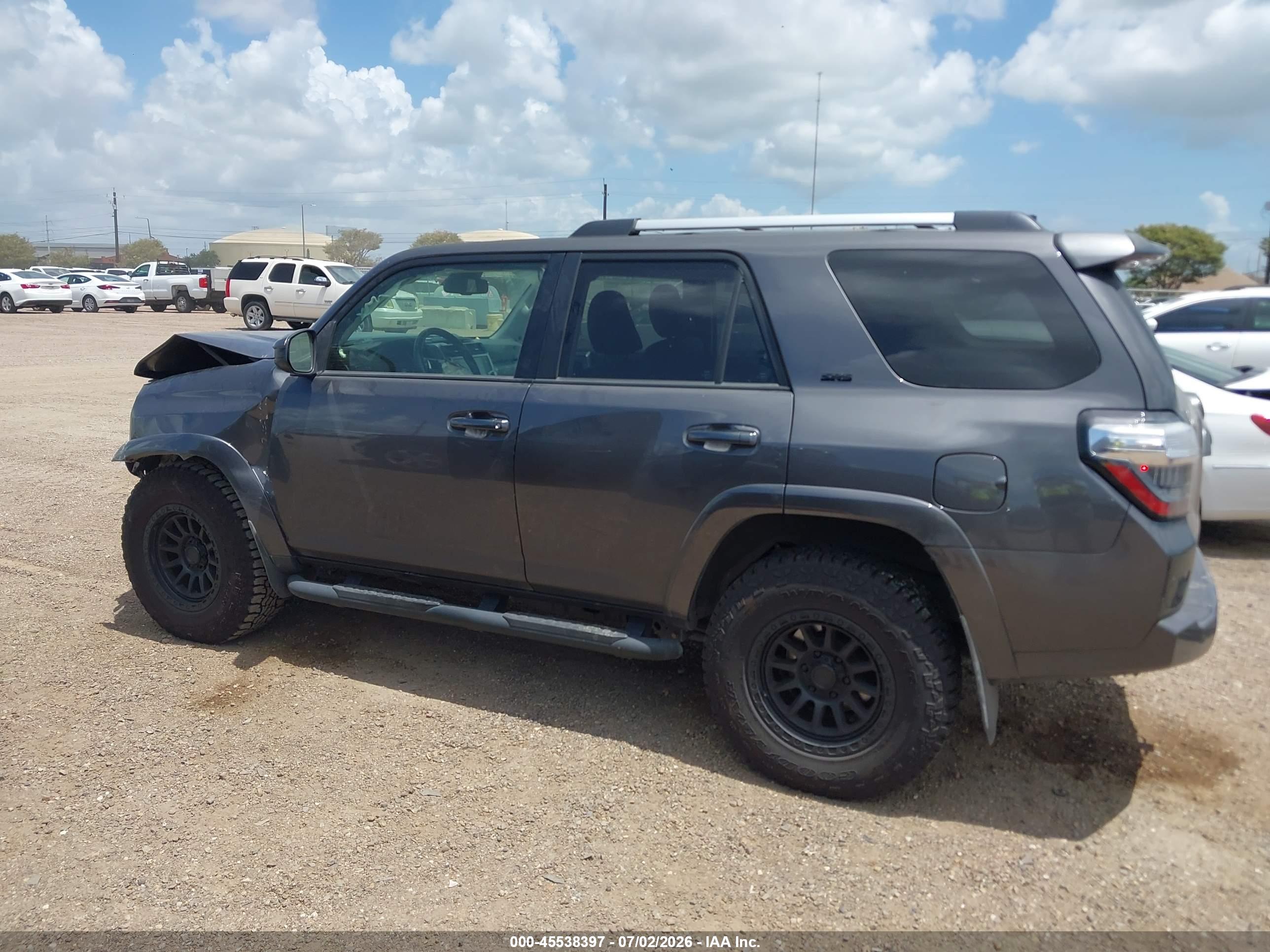 2022 TOYOTA 4RUNNER SR5