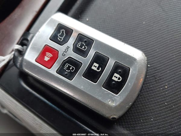 2014 TOYOTA SIENNA XLE V6 8 PASSENGER
