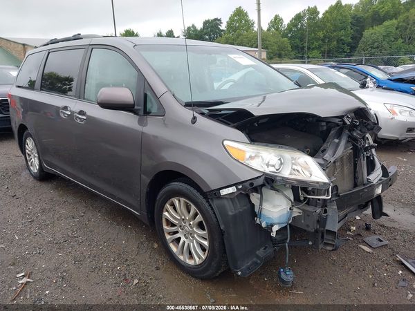 2014 TOYOTA SIENNA XLE V6 8 PASSENGER