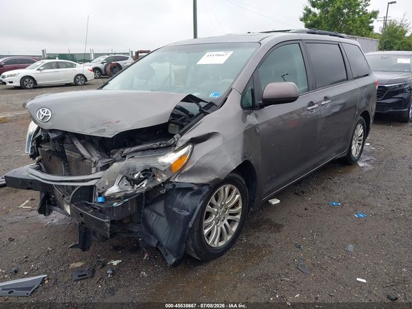 2014 TOYOTA SIENNA XLE V6 8 PASSENGER