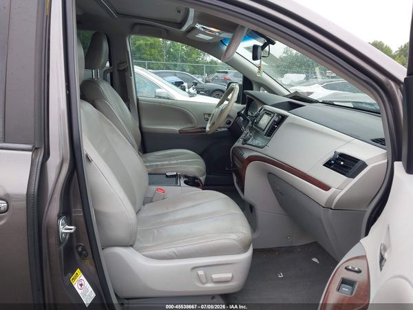 2014 TOYOTA SIENNA XLE V6 8 PASSENGER