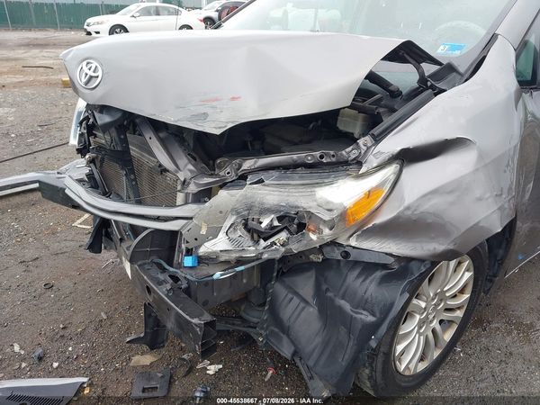 2014 TOYOTA SIENNA XLE V6 8 PASSENGER