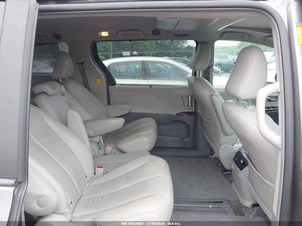 2014 TOYOTA SIENNA XLE V6 8 PASSENGER