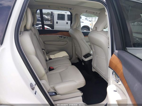 2022 VOLVO XC90 T6 MOMENTUM 7 PASSENGER