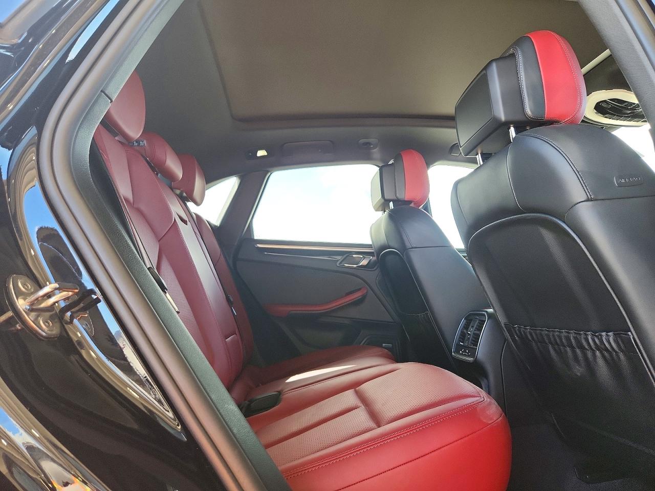 2023 PORSCHE MACAN S