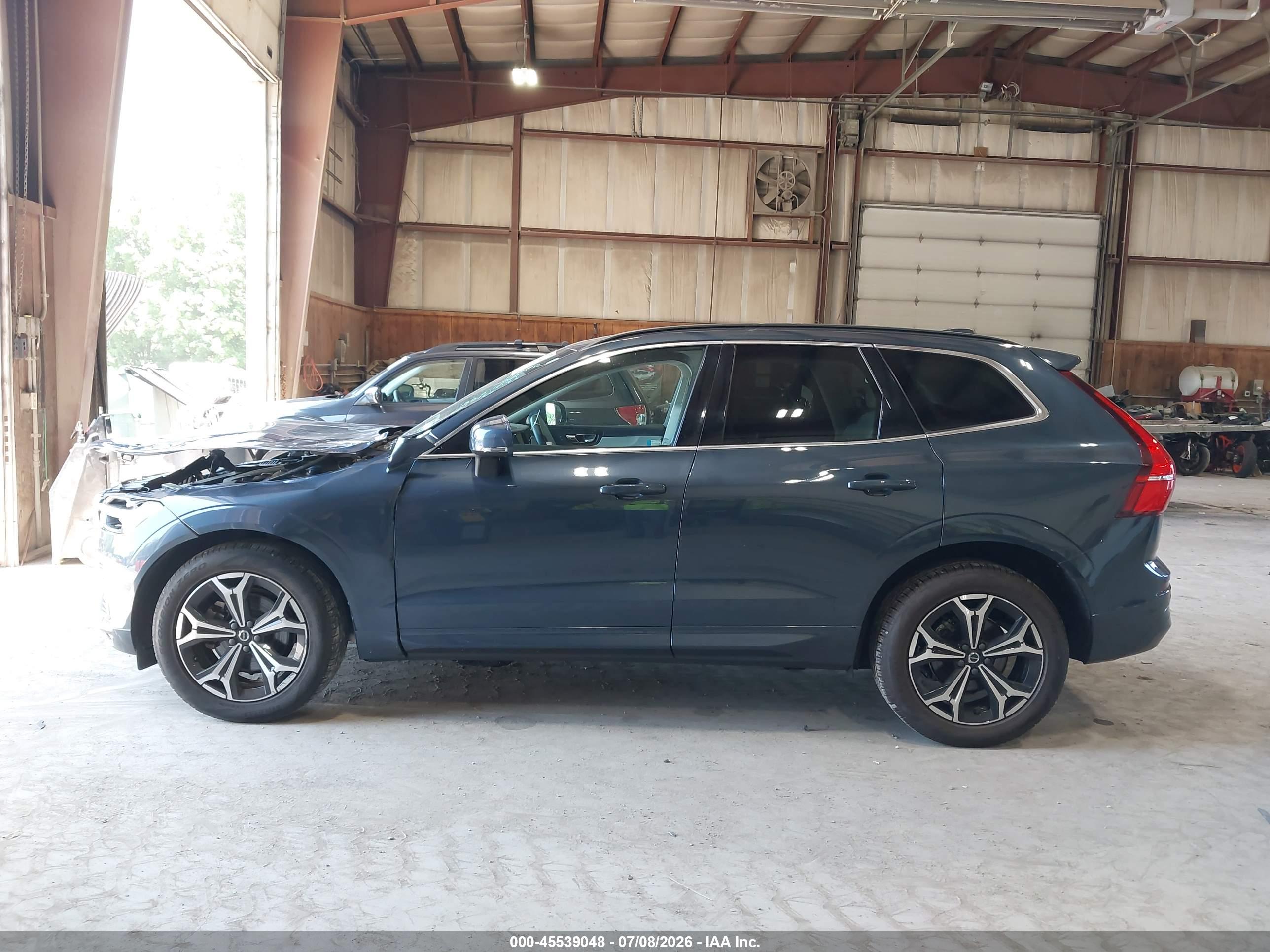 2022 VOLVO XC60 B5 MOMENTUM