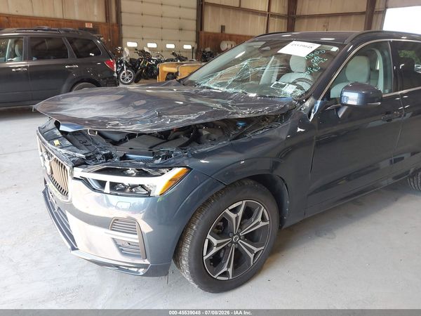 2022 VOLVO XC60 B5 MOMENTUM