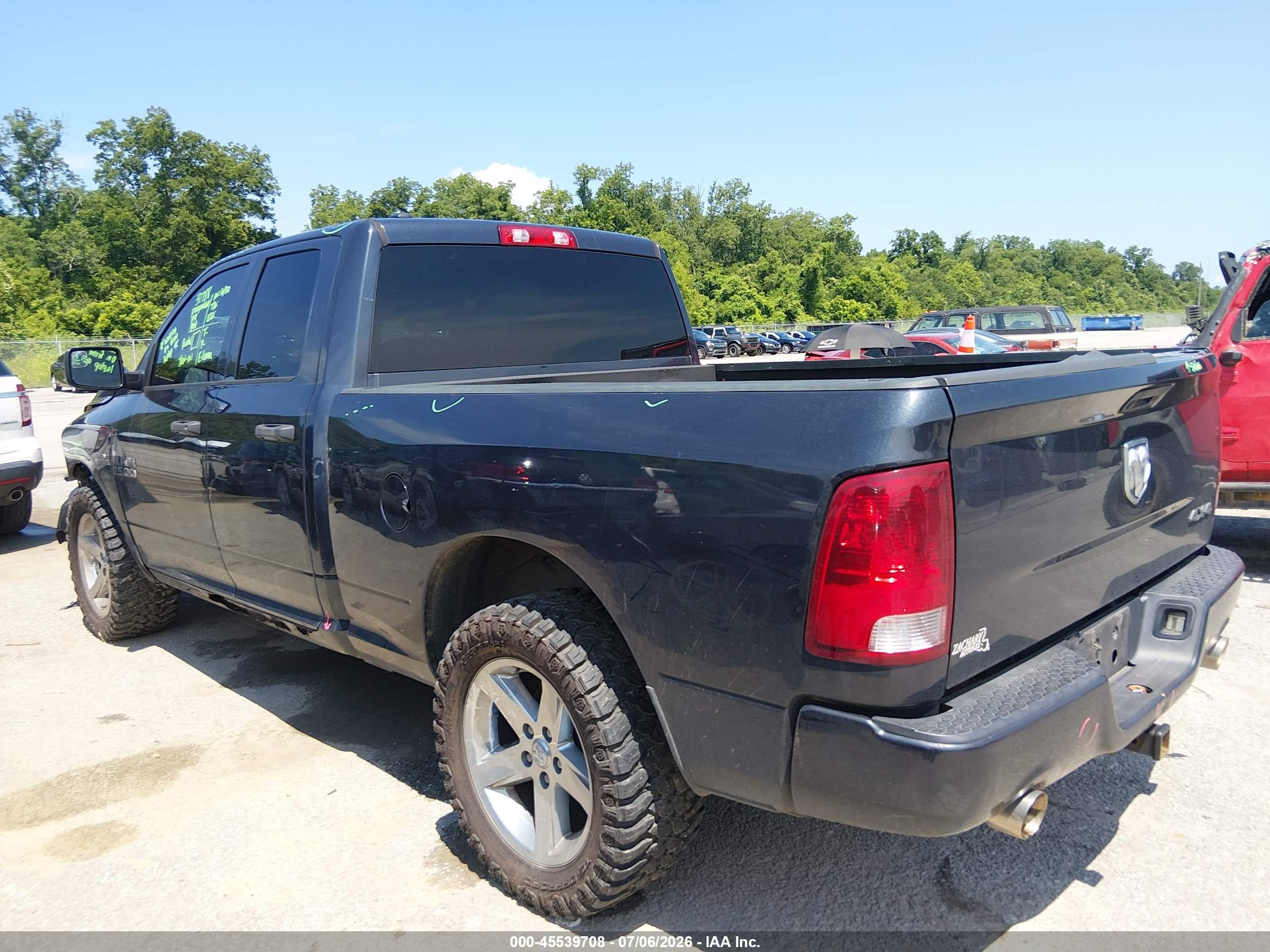 2017 RAM 1500 EXPRESS  4X4 6'4 BOX