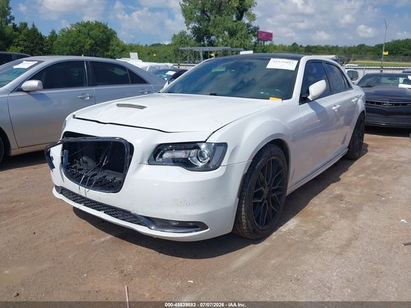 2016 CHRYSLER 300 — I2