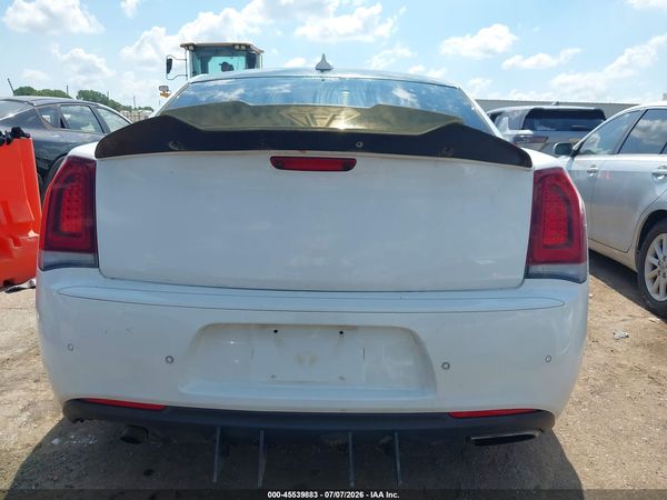 2016 CHRYSLER 300 300S — I119