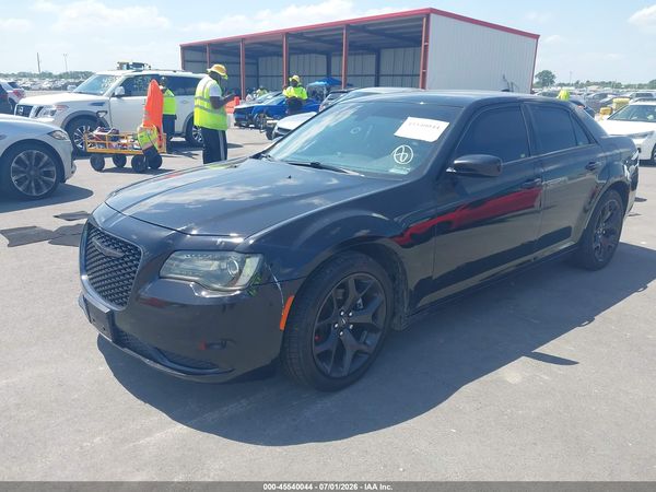 2022 CHRYSLER 300 — I2