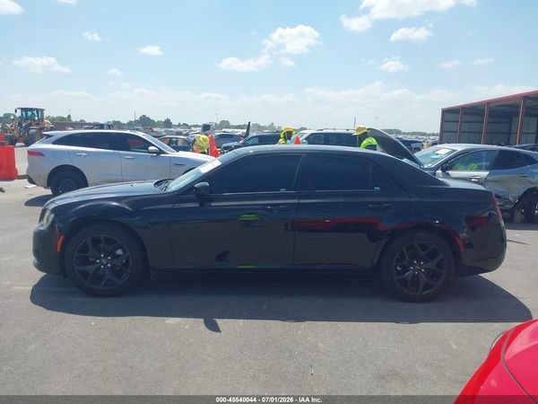 2022 CHRYSLER 300 TOURING — I117