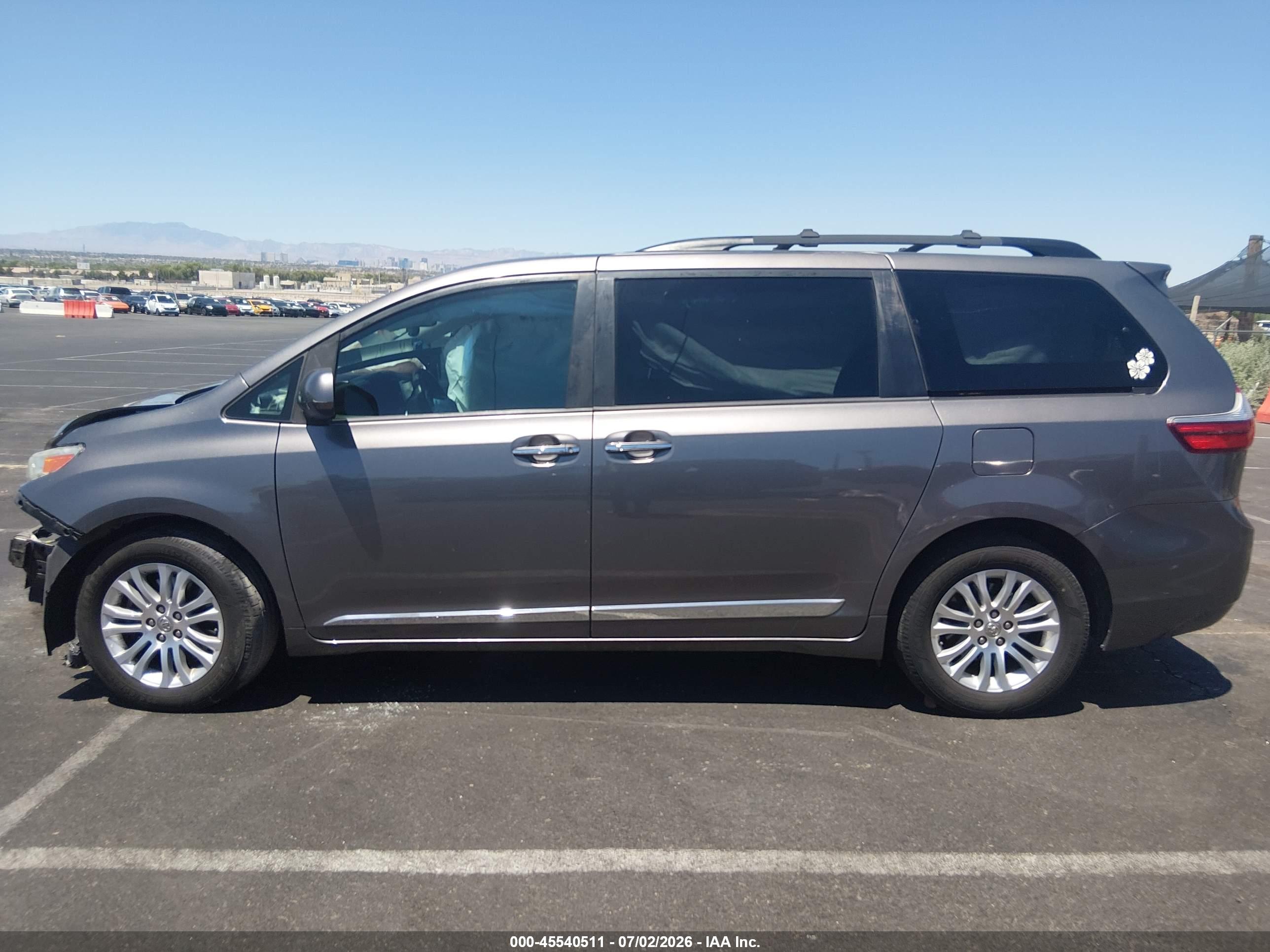 2017 TOYOTA SIENNA XLE 8 PASSENGER