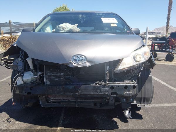 2017 TOYOTA SIENNA XLE 8 PASSENGER