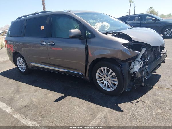2017 TOYOTA SIENNA XLE 8 PASSENGER