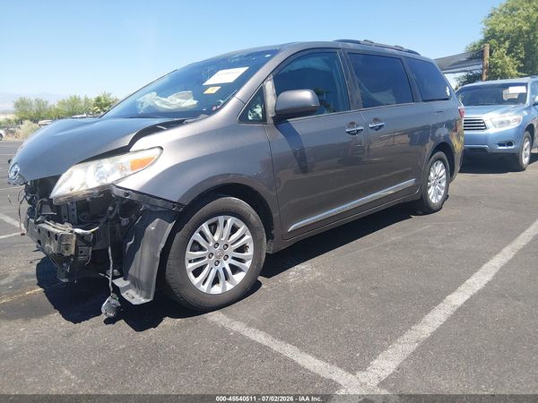 2017 TOYOTA SIENNA XLE 8 PASSENGER