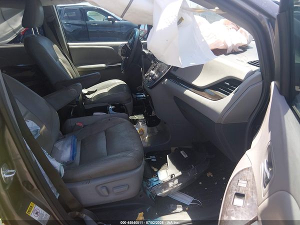 2017 TOYOTA SIENNA XLE 8 PASSENGER