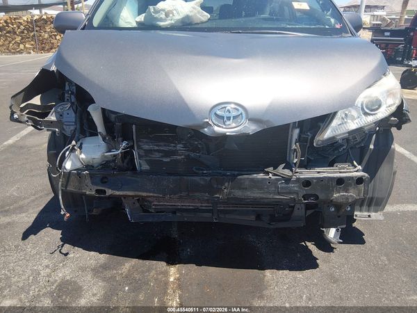 2017 TOYOTA SIENNA XLE 8 PASSENGER