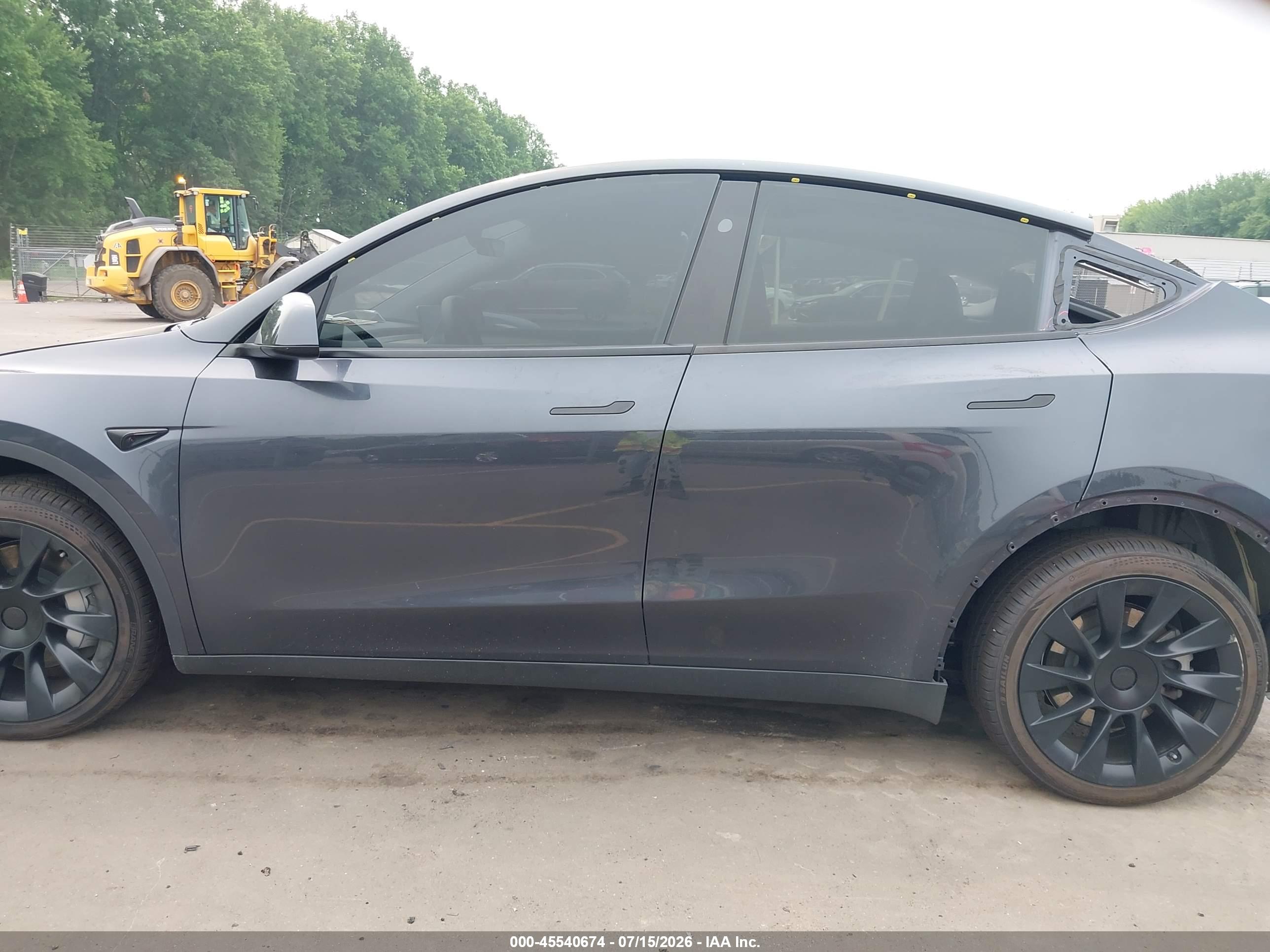 2024 TESLA MODEL Y