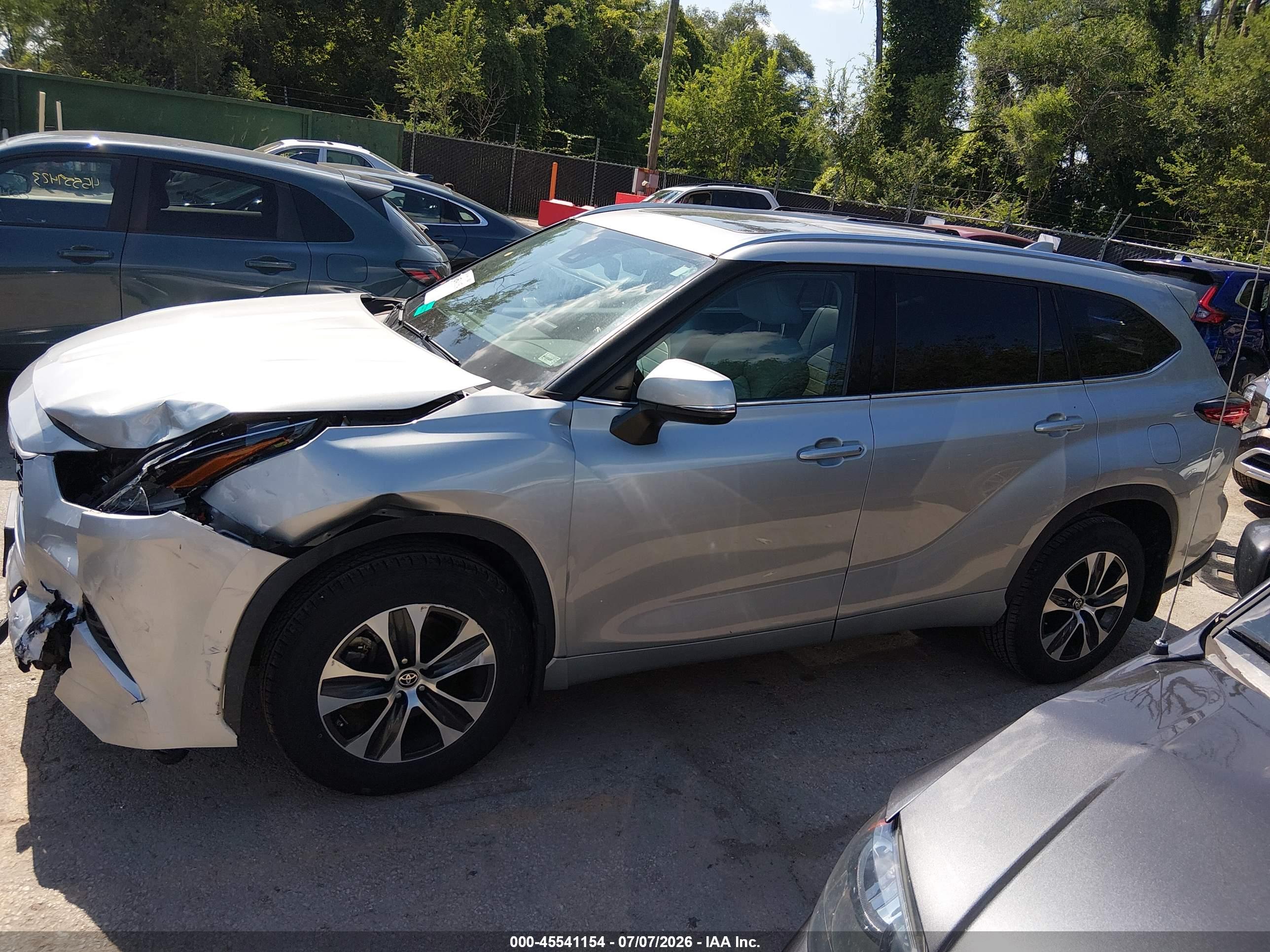 2021 TOYOTA HIGHLANDER XLE