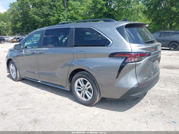 2026 TOYOTA SIENNA XLE — I3