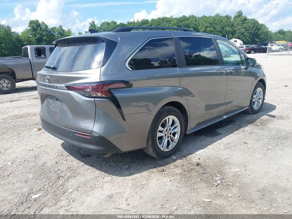 2026 TOYOTA SIENNA XLE — I4