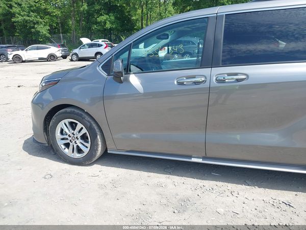 2026 TOYOTA SIENNA XLE — I6