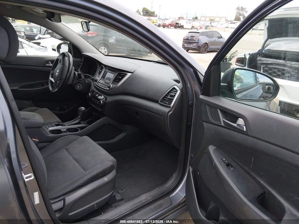 2017 HYUNDAI TUCSON SE