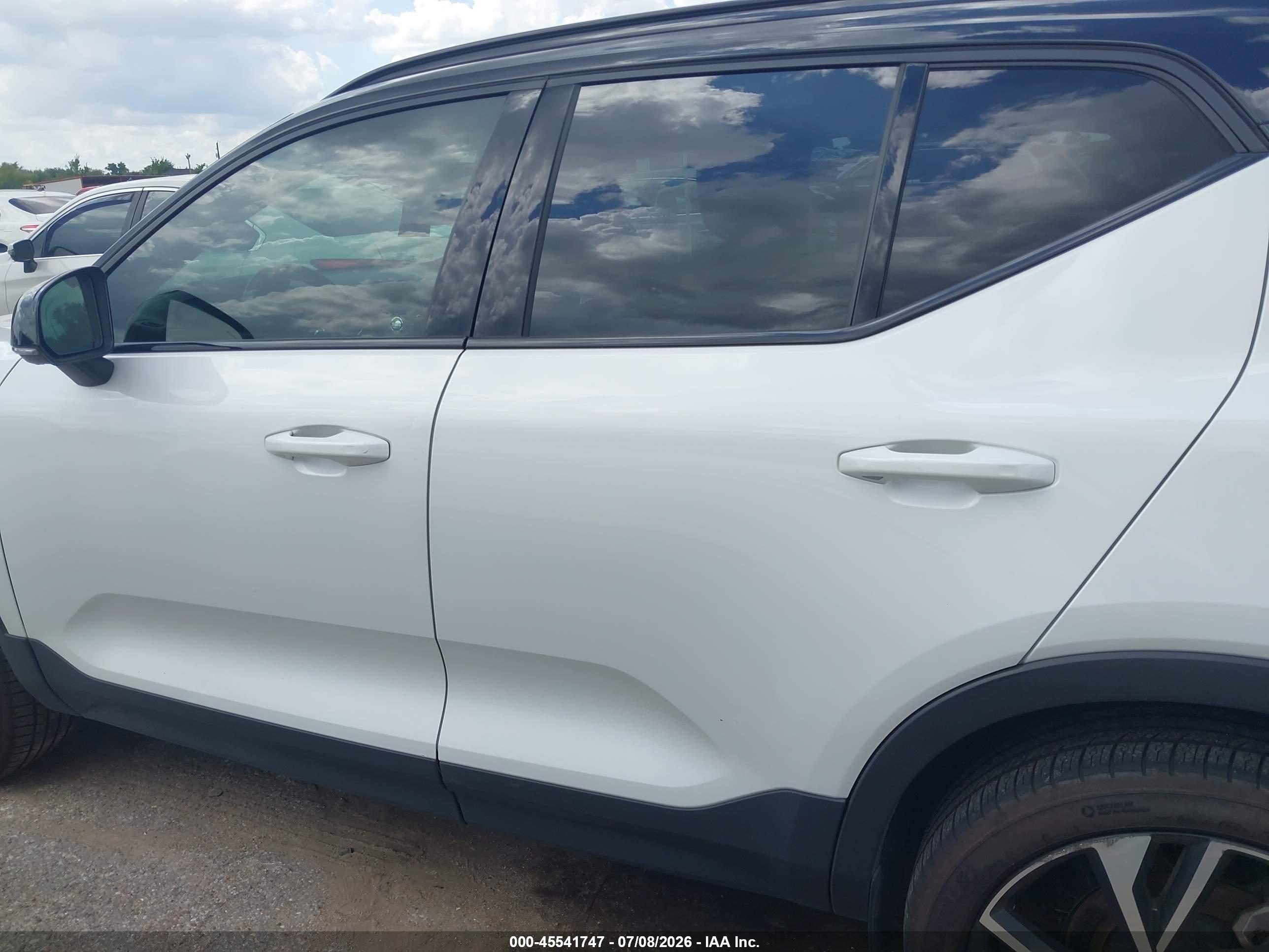 2021 VOLVO XC40 T5 R-DESIGN