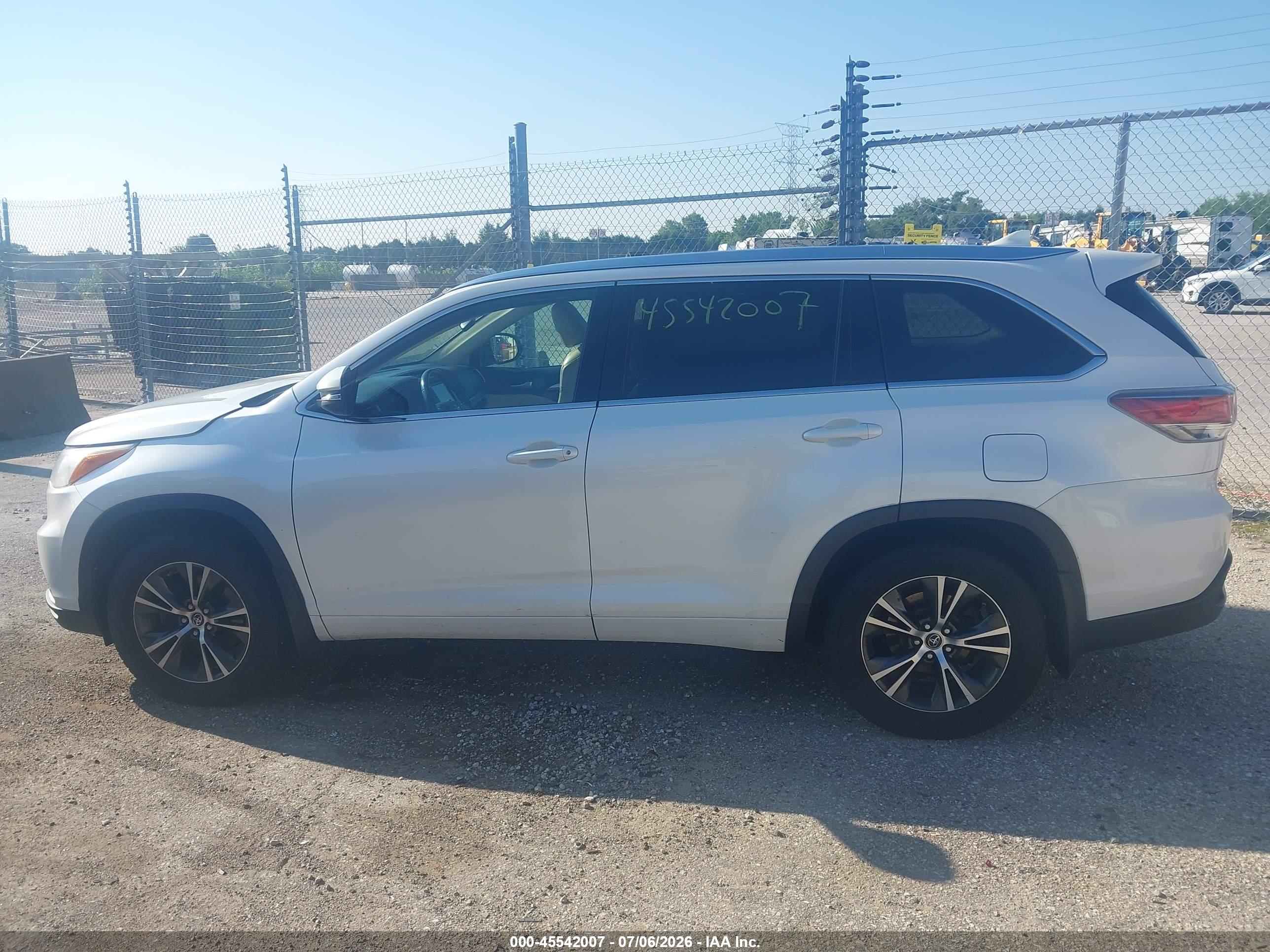 2016 TOYOTA HIGHLANDER XLE V6