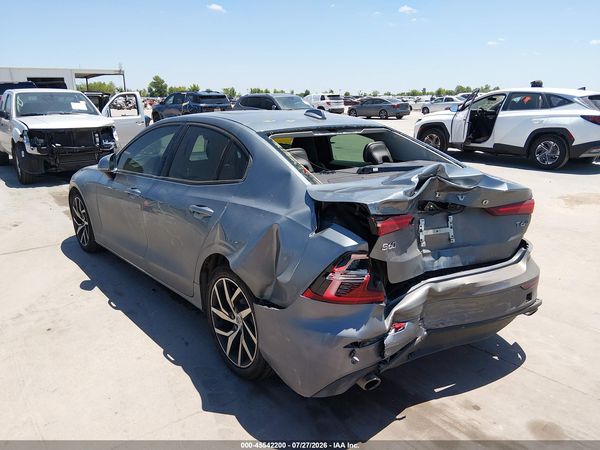 2020 VOLVO S60 T6 MOMENTUM