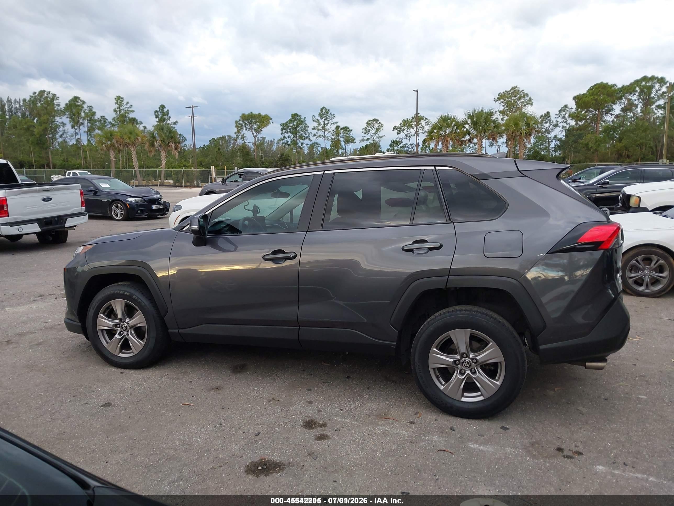 2022 TOYOTA RAV4 XLE