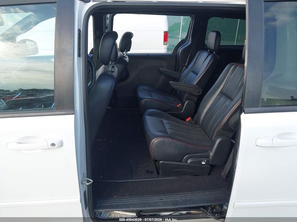 2017 DODGE GRAND CARAVAN GT — I8