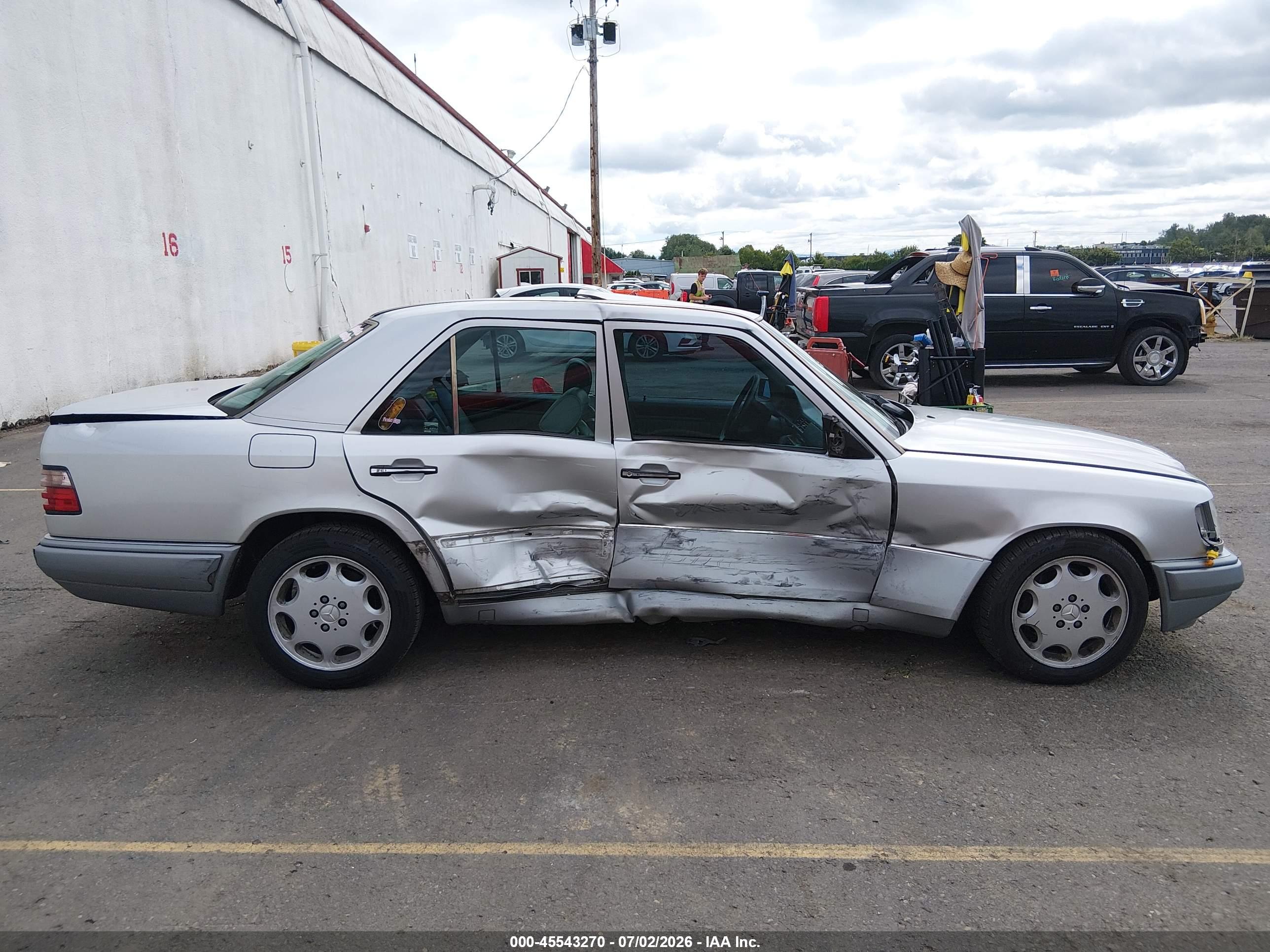 1995 MERCEDES-BENZ E E320 124