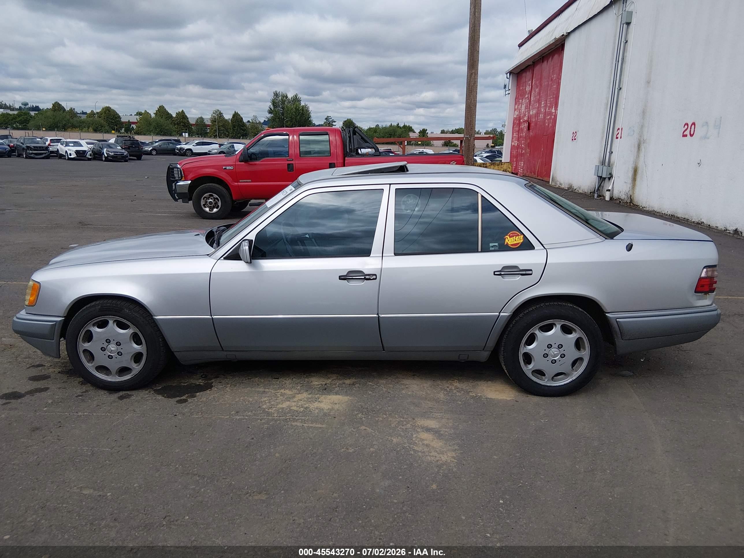 1995 MERCEDES-BENZ E E320 124