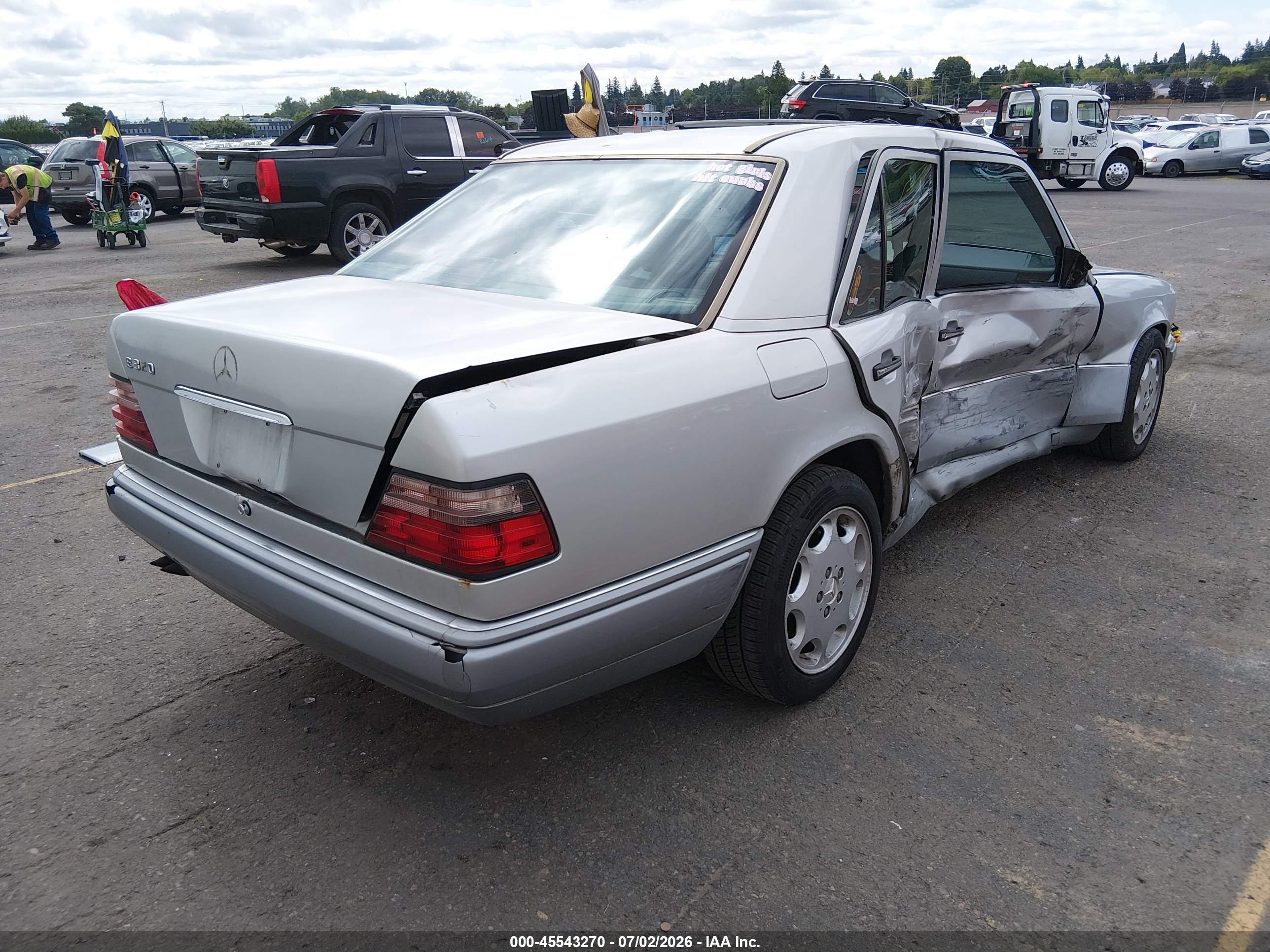1995 MERCEDES-BENZ E E320 124