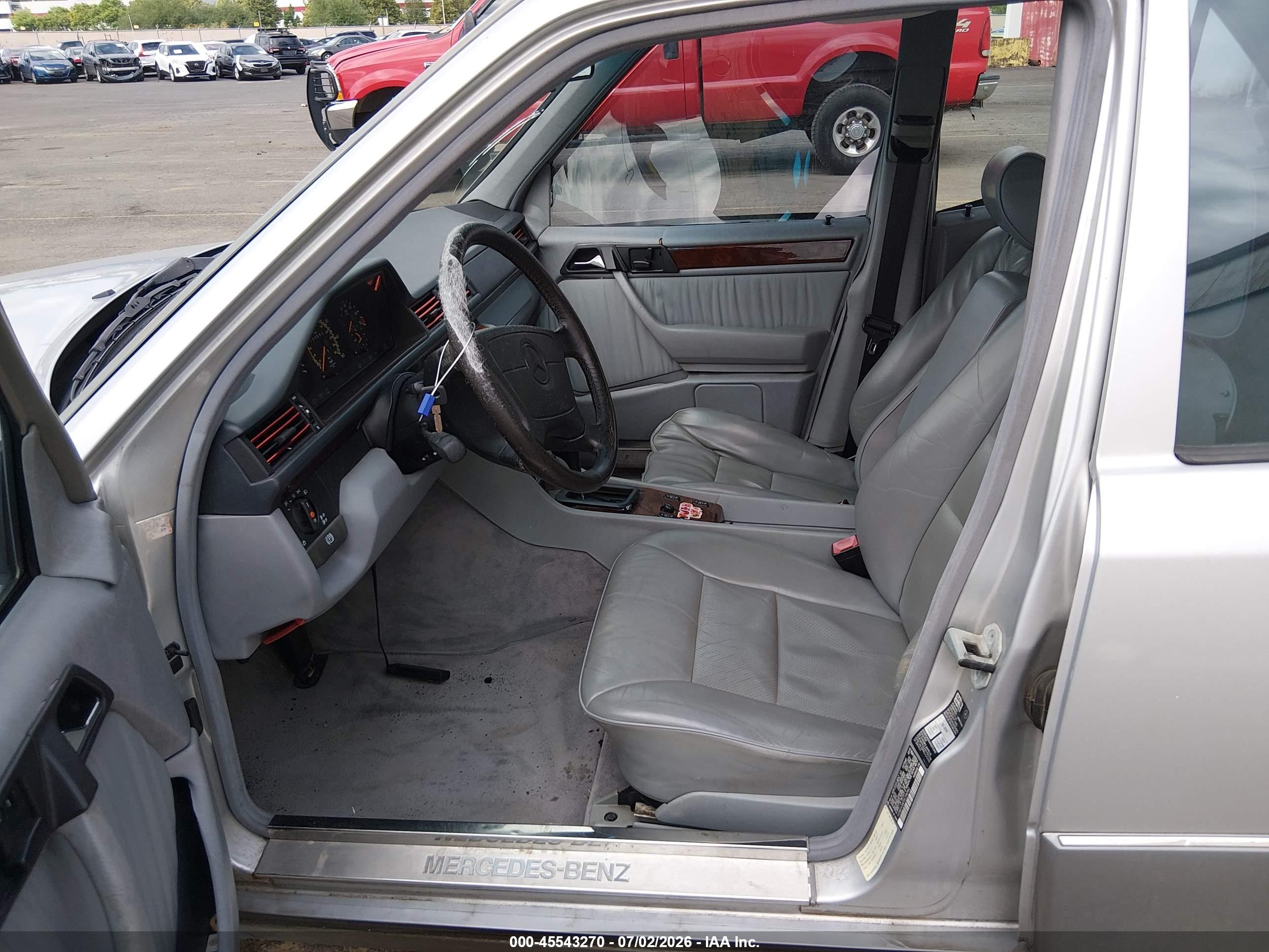 1995 MERCEDES-BENZ E E320 124