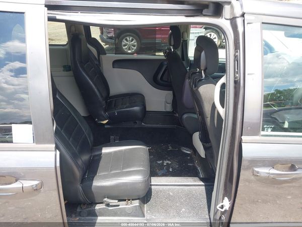 2016 DODGE GRAND CARAVAN SE — I8
