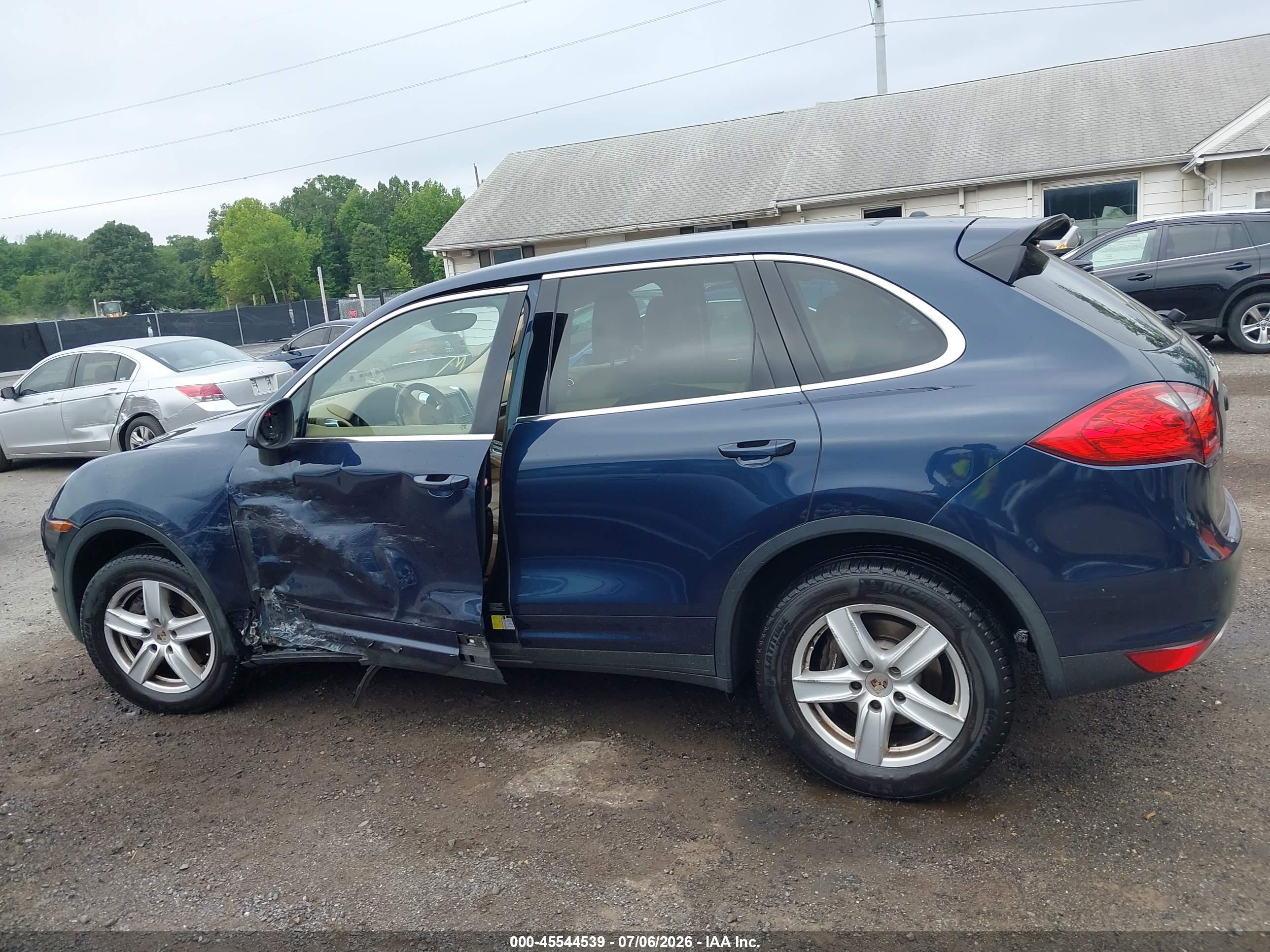 2012 PORSCHE CAYENNE