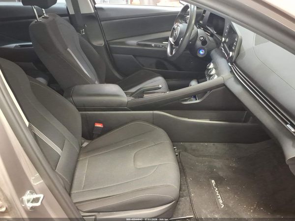 2023 HYUNDAI ELANTRA SE