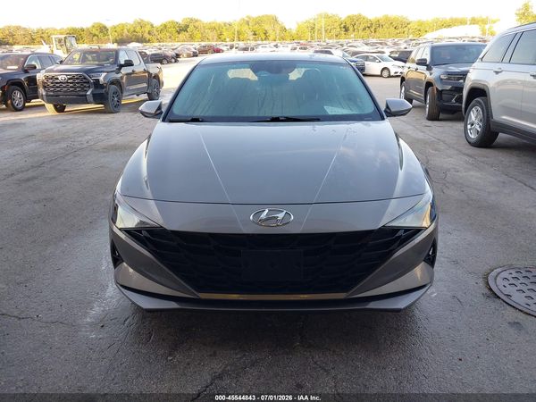 2023 HYUNDAI ELANTRA SE