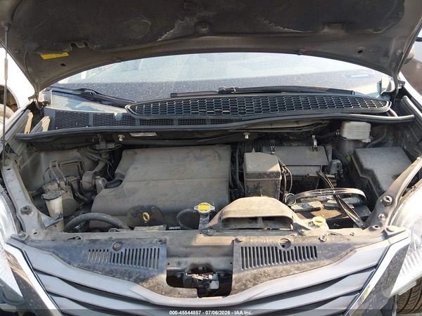 2014 TOYOTA SIENNA LE V6 8 PASSENGER