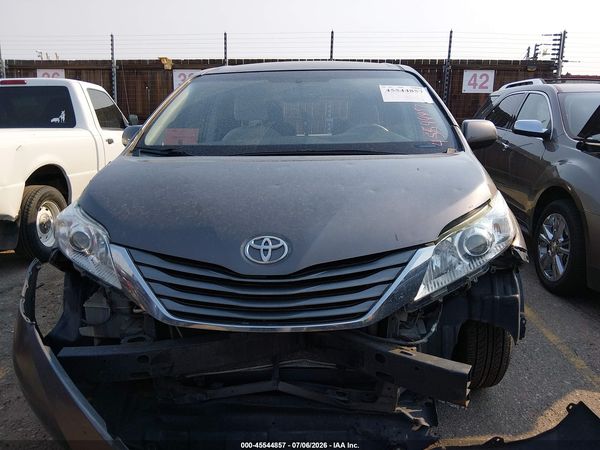 2014 TOYOTA SIENNA LE V6 8 PASSENGER