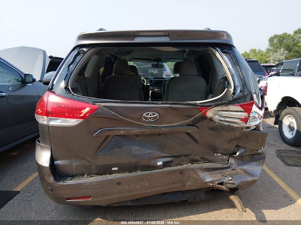 2014 TOYOTA SIENNA LE V6 8 PASSENGER
