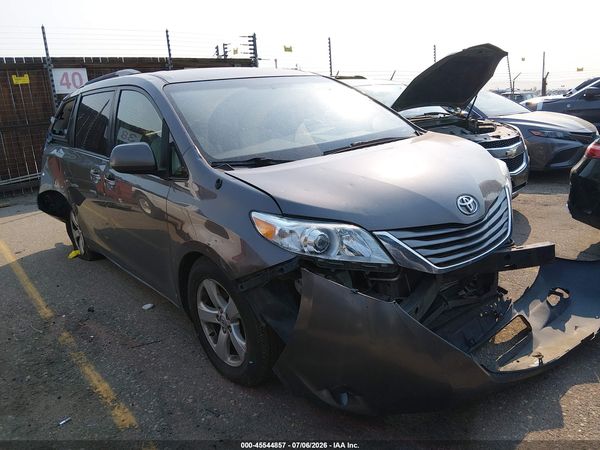 2014 TOYOTA SIENNA LE V6 8 PASSENGER