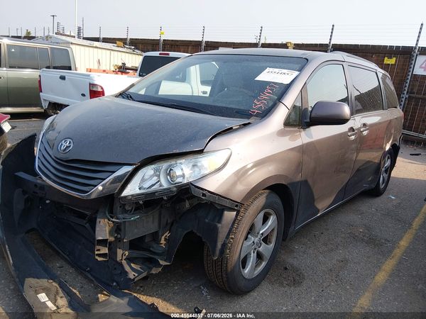 2014 TOYOTA SIENNA LE V6 8 PASSENGER