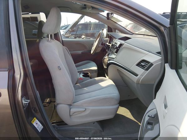 2014 TOYOTA SIENNA LE V6 8 PASSENGER