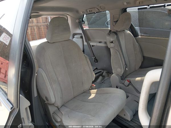 2014 TOYOTA SIENNA LE V6 8 PASSENGER