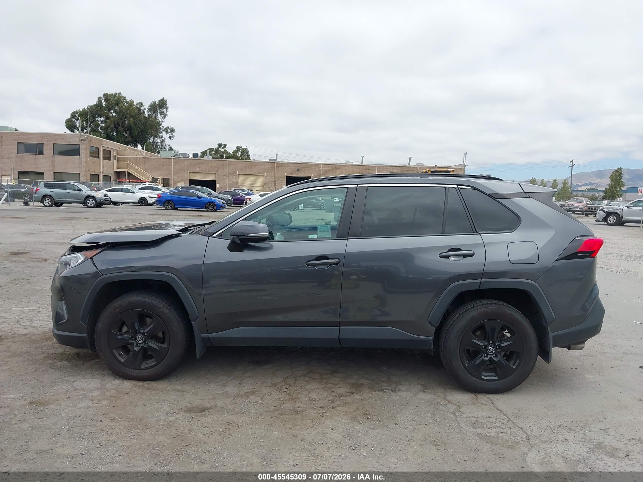 2021 TOYOTA RAV4 XLE