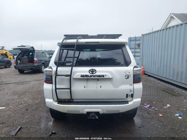 2018 TOYOTA 4RUNNER SR5